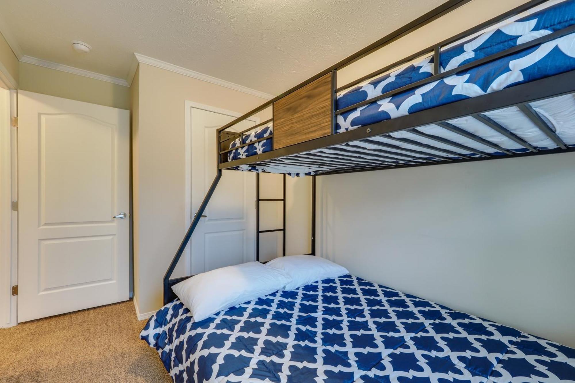 Family Home In Rapid City About 4 Mi To Torch Lake! Екстериор снимка