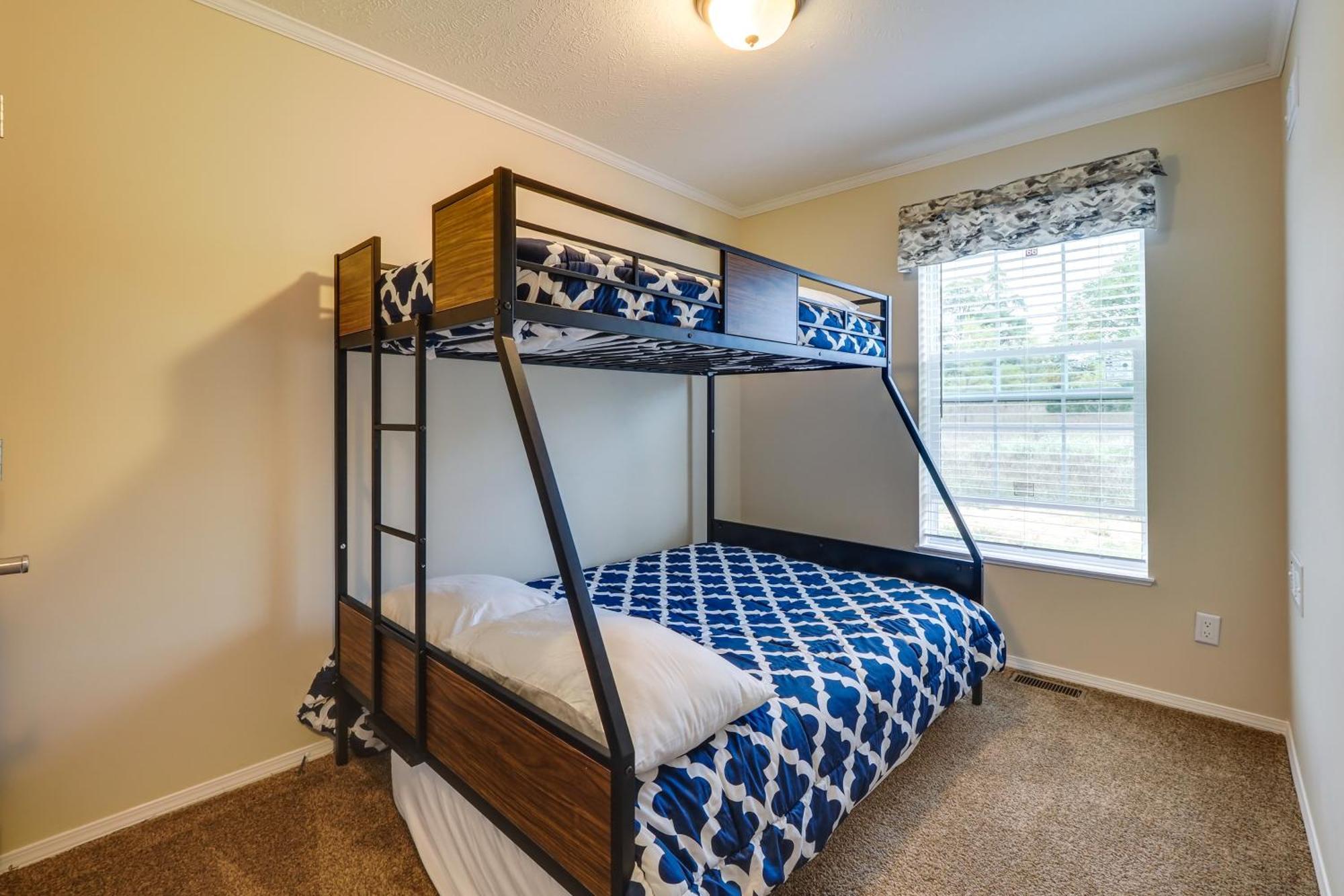 Family Home In Rapid City About 4 Mi To Torch Lake! Екстериор снимка