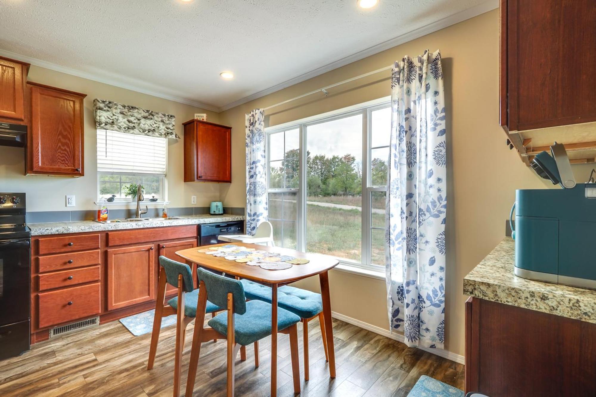 Family Home In Rapid City About 4 Mi To Torch Lake! Екстериор снимка