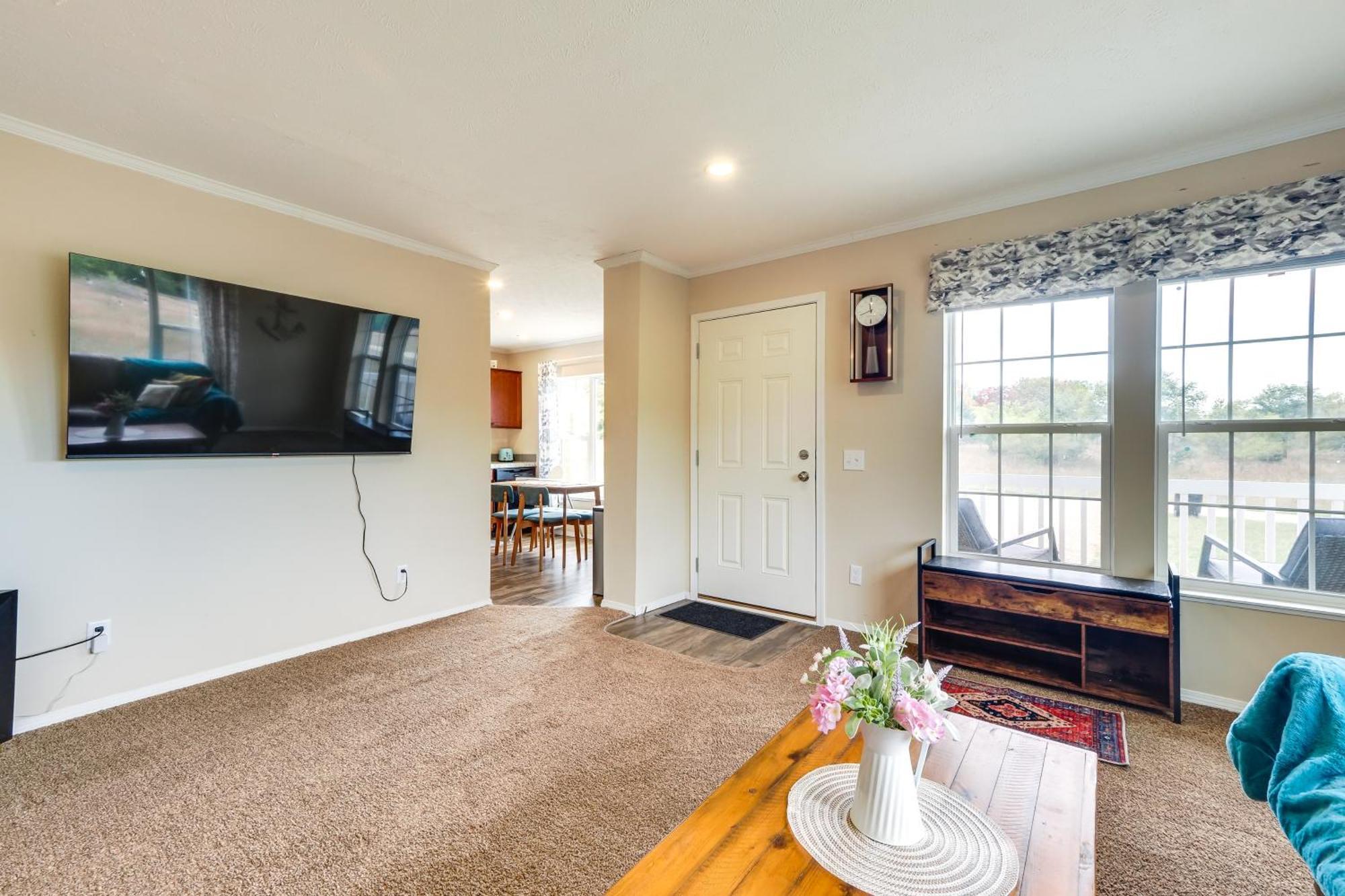 Family Home In Rapid City About 4 Mi To Torch Lake! Екстериор снимка