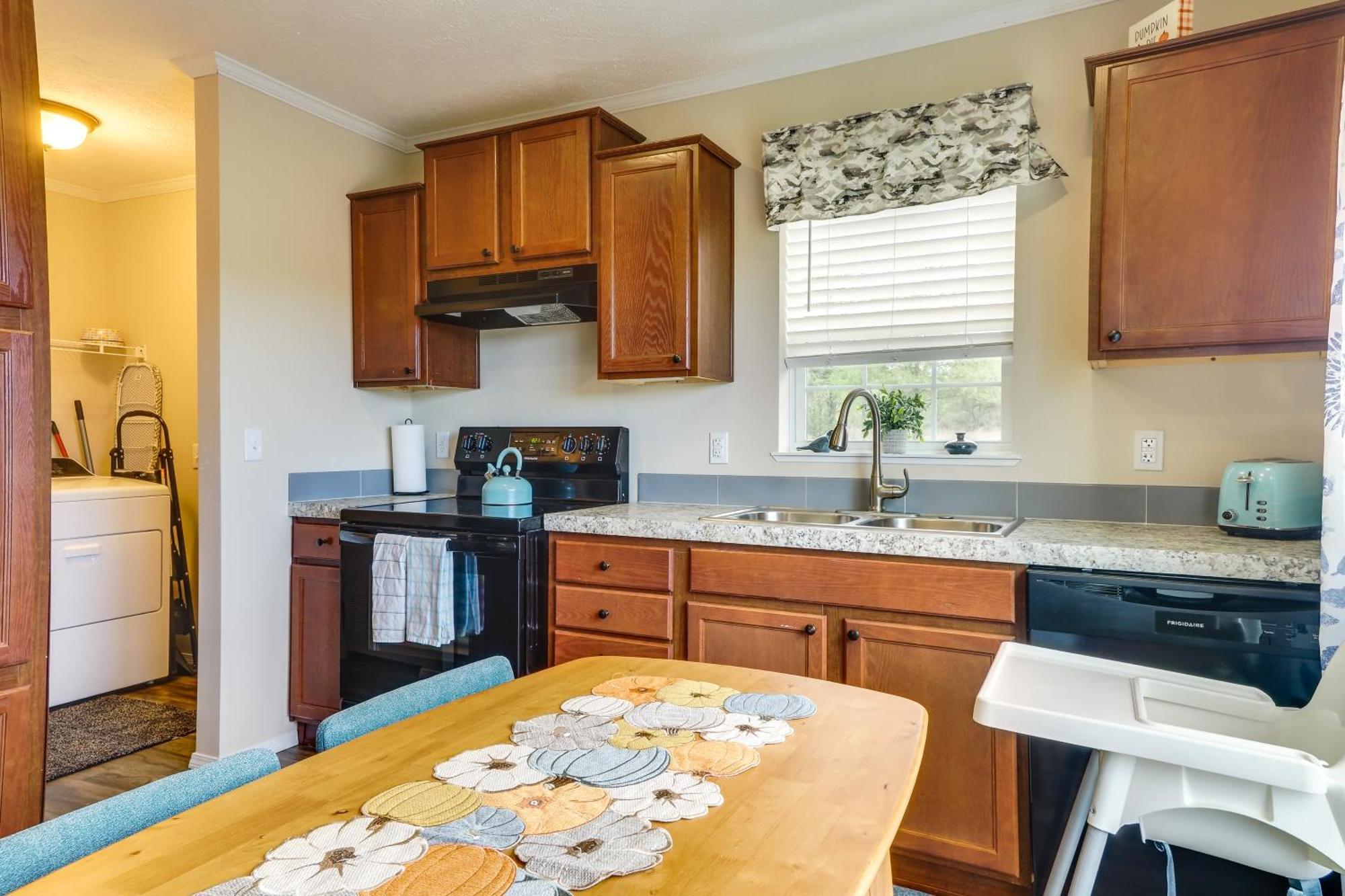 Family Home In Rapid City About 4 Mi To Torch Lake! Екстериор снимка