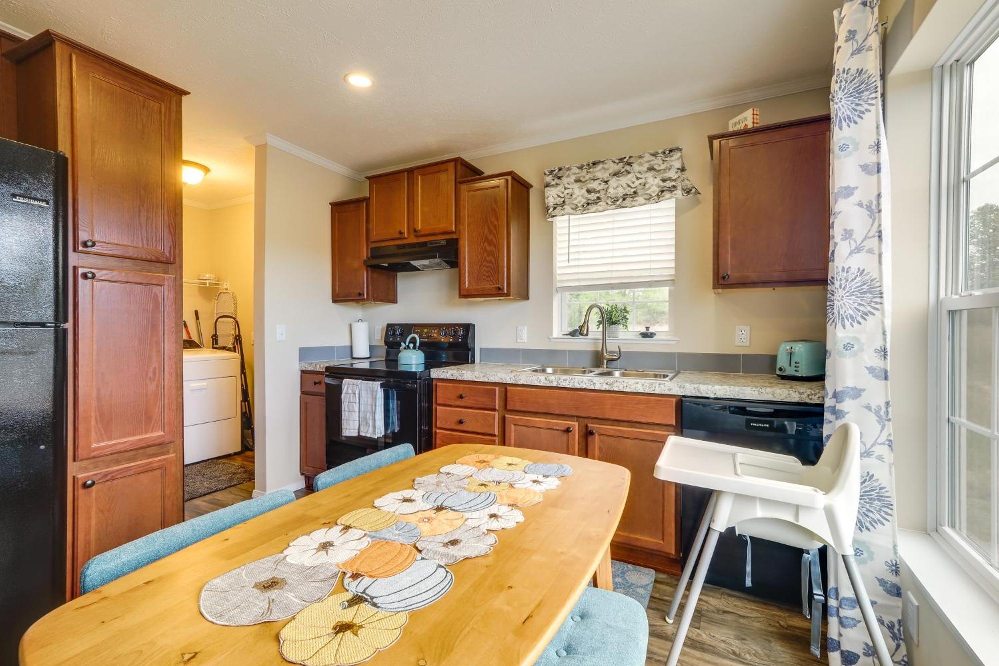 Family Home In Rapid City About 4 Mi To Torch Lake! Екстериор снимка